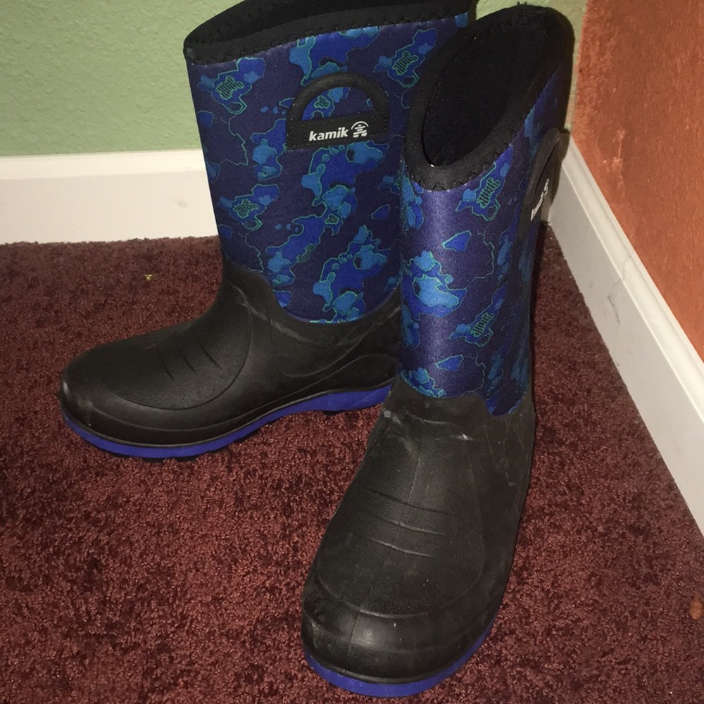 Pre-owned.rain boot and snow